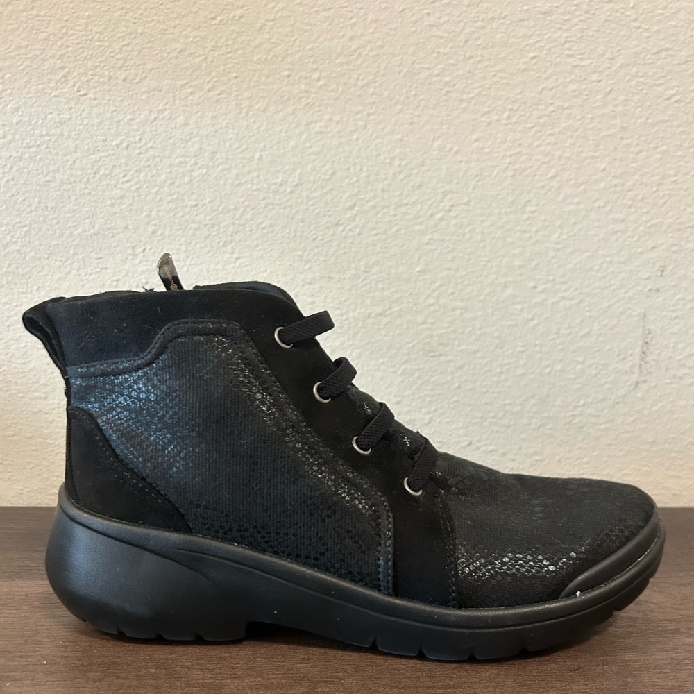 Bzees Kick Back Washable Booties